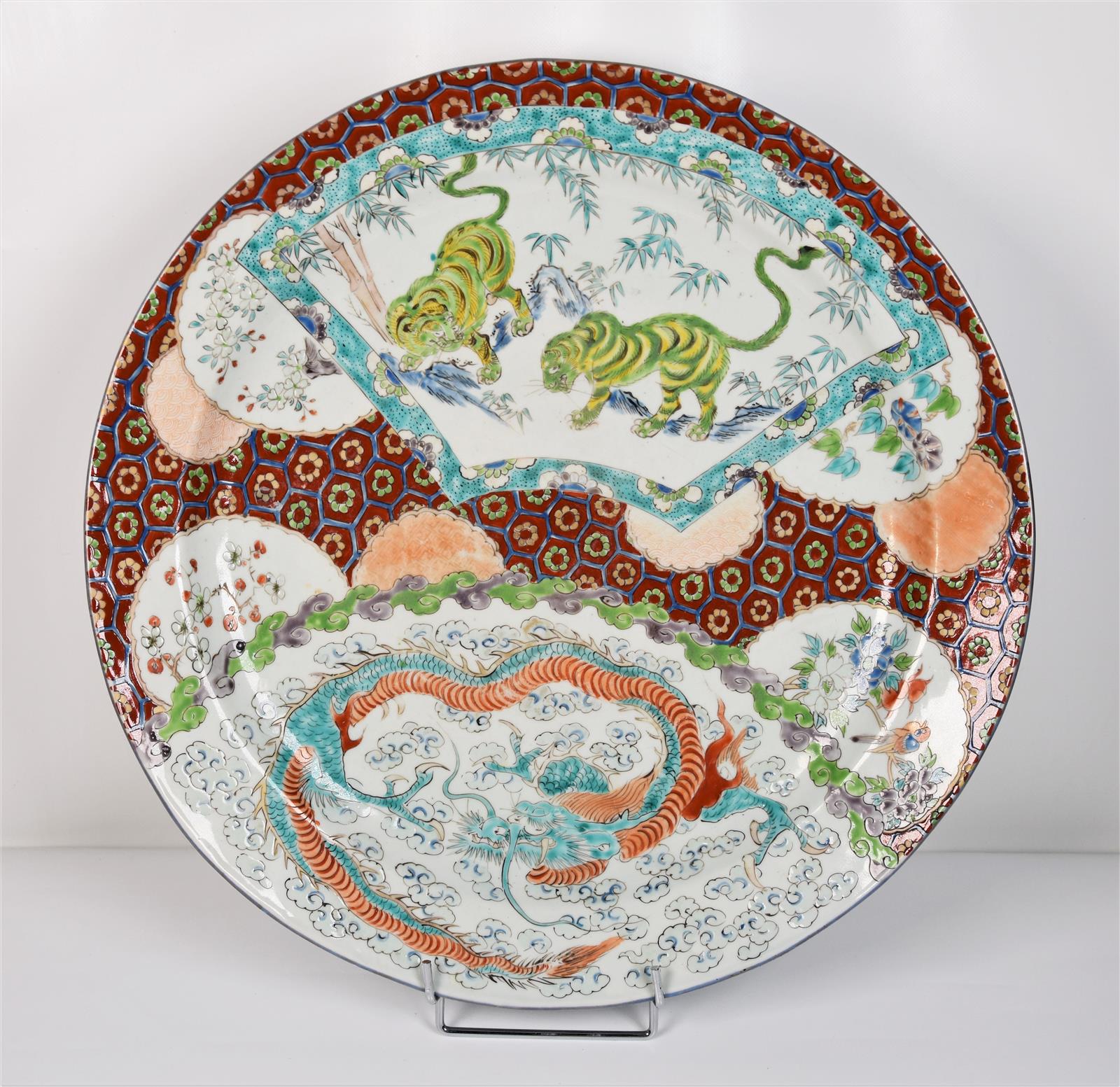 Grand Plat Circulaire En Porcelaine Imari D Cor En Polychromie De