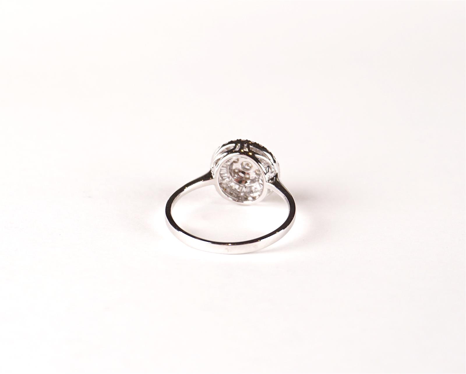 Bague Ronde En Or Blanc 18 K 750 Oo Sertie De 31 Diamants Blancs